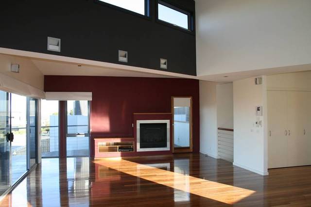 STYLE, SEA VIEWS & PLENTY OF SPACE Picture 3