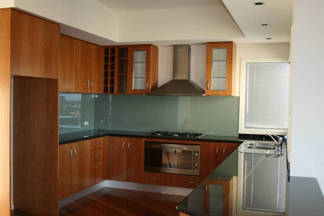 STYLE, SEA VIEWS & PLENTY OF SPACE Picture 2