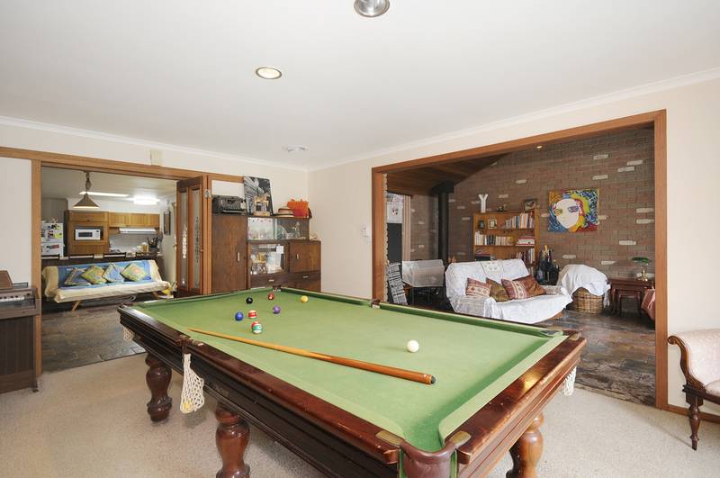 Everything Is Big - Except The Price Picture 3