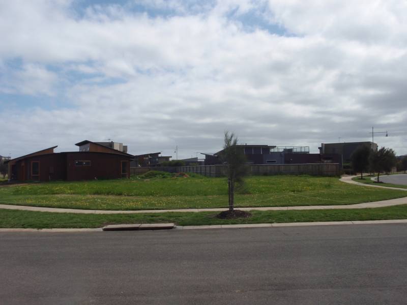 LARGE CORNER BLOCK, READY TO GO Picture 3