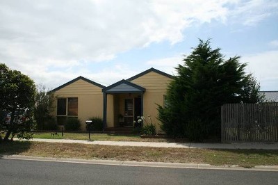 CHARACTER THREE BEDROOM BEACH HOUSE Picture