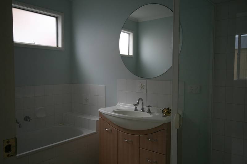 CHARACTER THREE BEDROOM BEACH HOUSE Picture 3