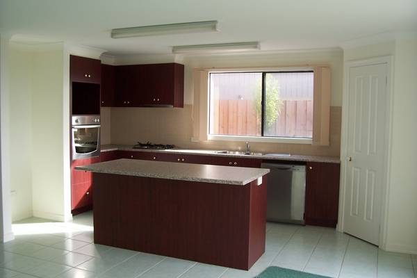 SPACIOUS FAMILY HOME Picture 2