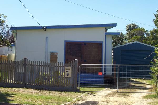 74 BEACH ROAD, TORQUAY ( AVAILABLE NOW) Picture 1