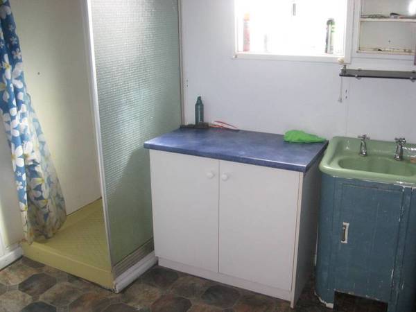 OWNER SAYS SELL!! Picture 3