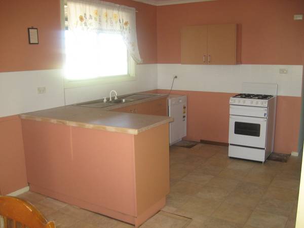 5 LARGE BEDROOMS Picture 2