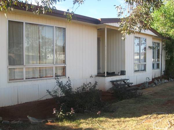 5 LARGE BEDROOMS Picture 1