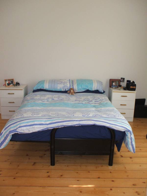 CHARACTER ON COLLINS.... Picture