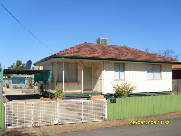 Good size Coolgardie home $220.00 P/W Picture 1