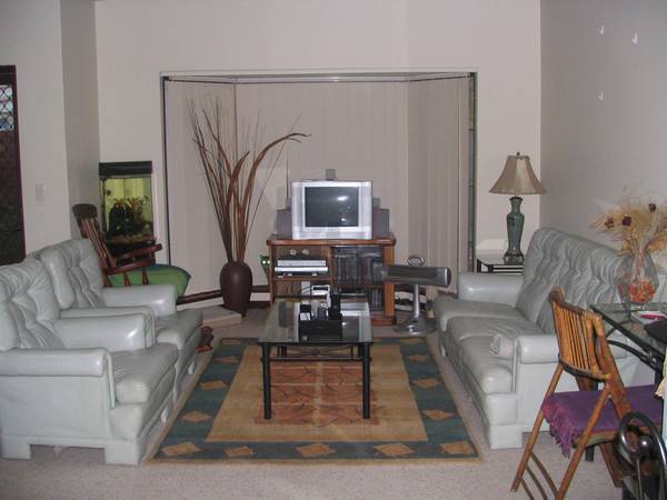 SPACIOUS, PRIVATE & PRICED TO SELL! Picture 3