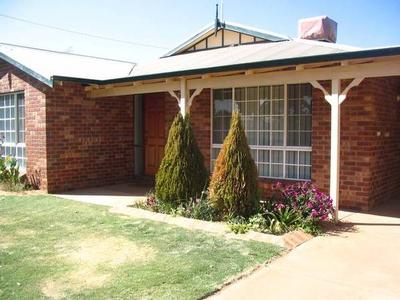 3 x 2 on Davis Street $410.00p/w Picture 3 x 2 on Davis Street $410.00p/w Picture