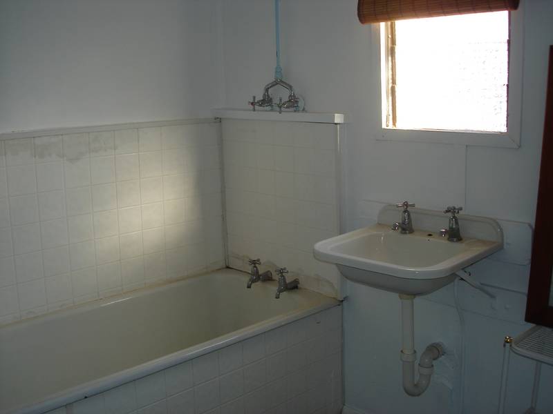 RENOVATOR REQUIRED Picture 2