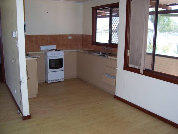 3 x 1 Home, $290.00p/w Picture 3