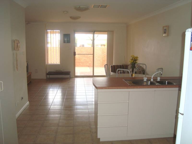 HANDY CENTRAL LOCATION Picture 2