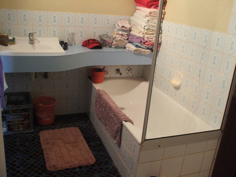 FIRST HOME OPEN SUNDAY - SIX BEDROOMS AND MORE...... Picture 3