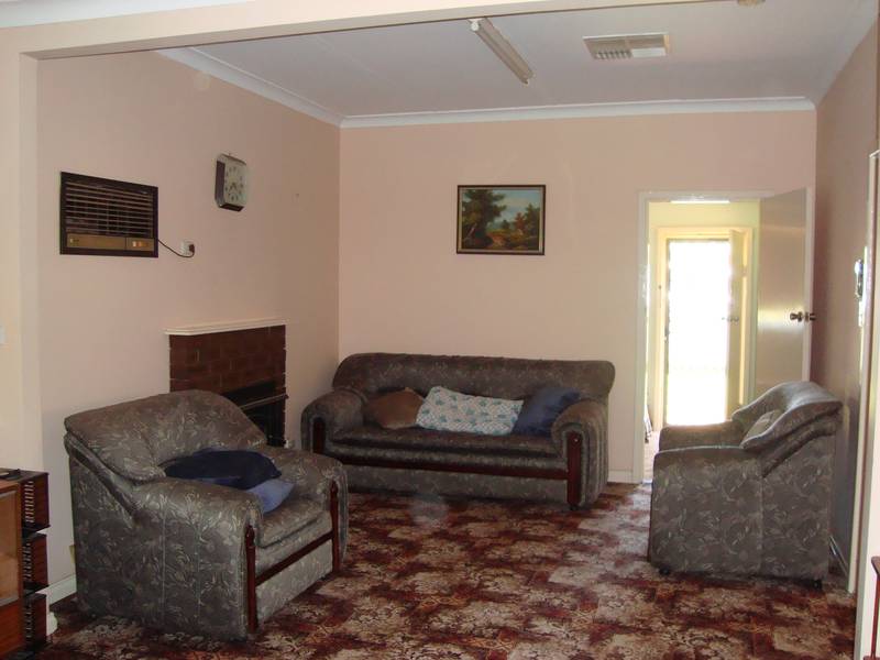 Very Neat & Well Presented Picture 2