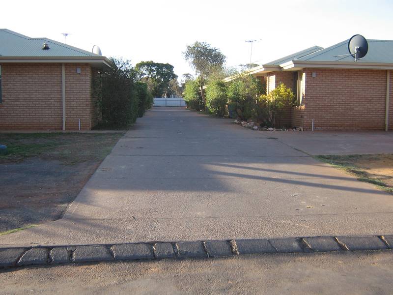 Quiet Complex! Picture 1