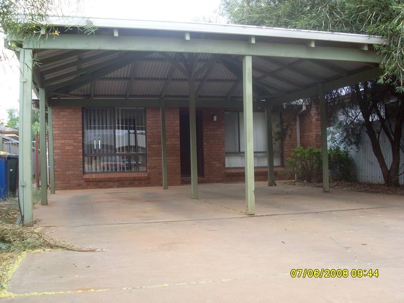 WALKING DISTANCE FROM TOWN Picture 1