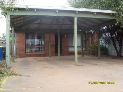 WALKING DISTANCE FROM TOWN Picture