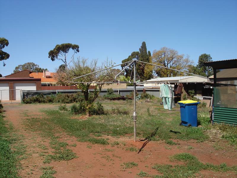 DEVELOPMENT SITE-BULLDOZE AND BUILD OR RENOVATE Picture 3