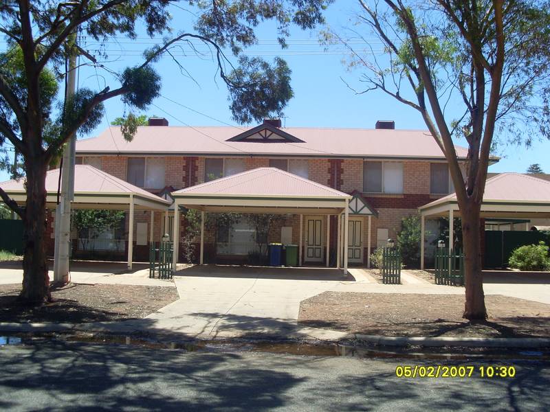 Walking distance to town Picture 1