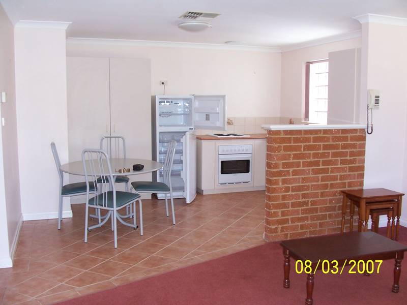 WALKING DISTANCE TO CBD Picture 3