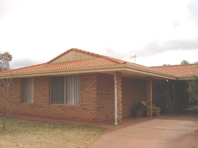 COMFORTABLE & QUIET LOCATION Picture