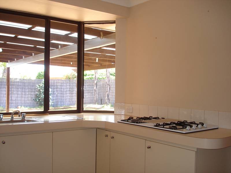 TUCKED AWAY IN A QUIET CUL-DE-SAC Picture 3