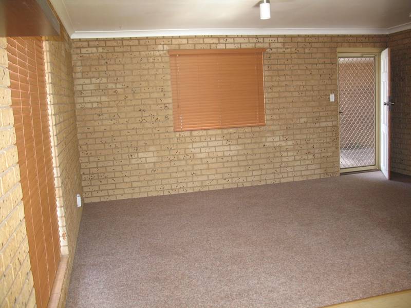 3 Bedroom Unfurnished Picture 2