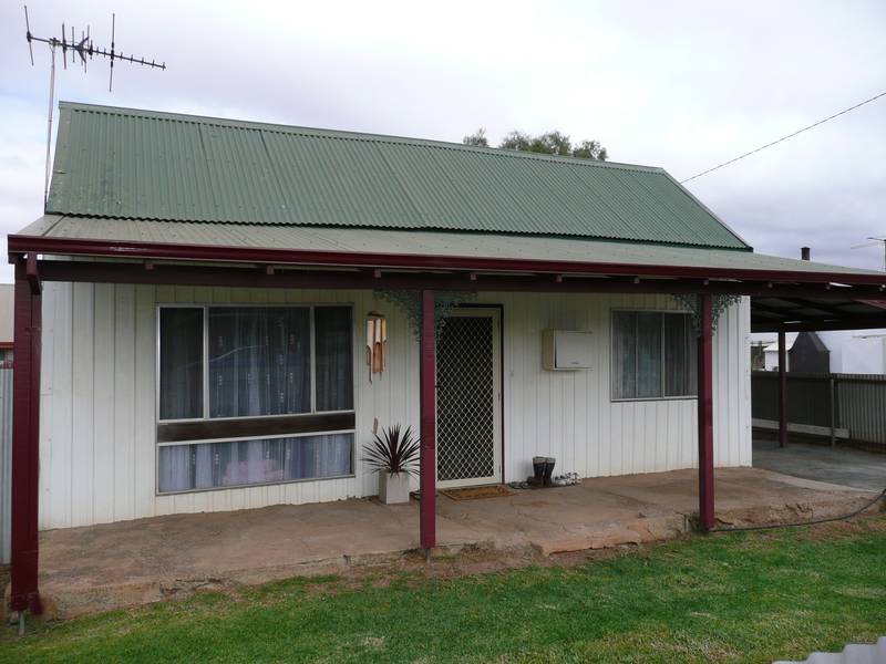 WOOD BURNING FIRE FOR THOSE WINTER NIGHTS!!ONE WEEKS FREE RENT!! Picture 1