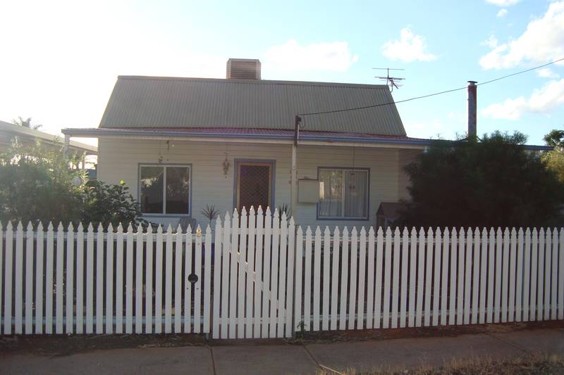 DELIGHTFUL FAMILY HOME Picture 2