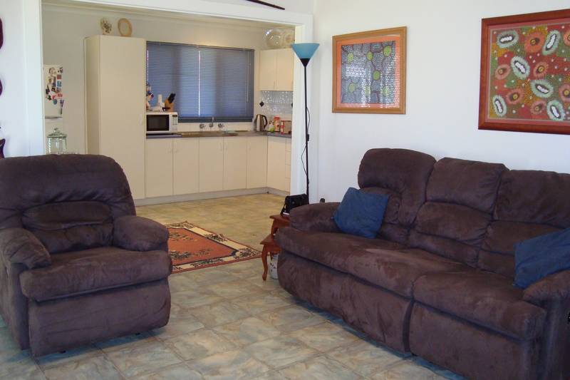 QUIET STREET! Picture 3