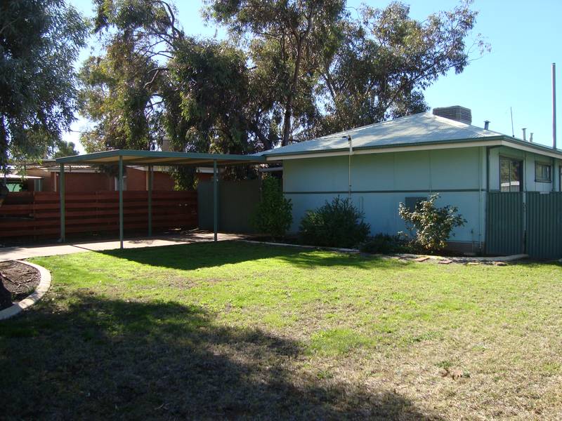 QUIET STREET! Picture 2