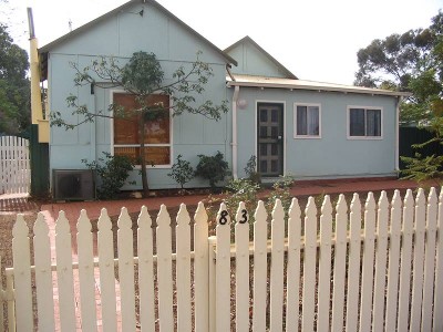 OLDER STYLE HOME !!ONE WEEKS FREE RENT!! Picture