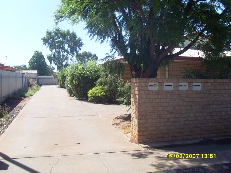 CENTRAL LOCATION Picture 1