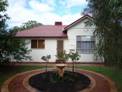 HOMELY COTTAGE APPEAL WITH LOTS ON OFFER Picture