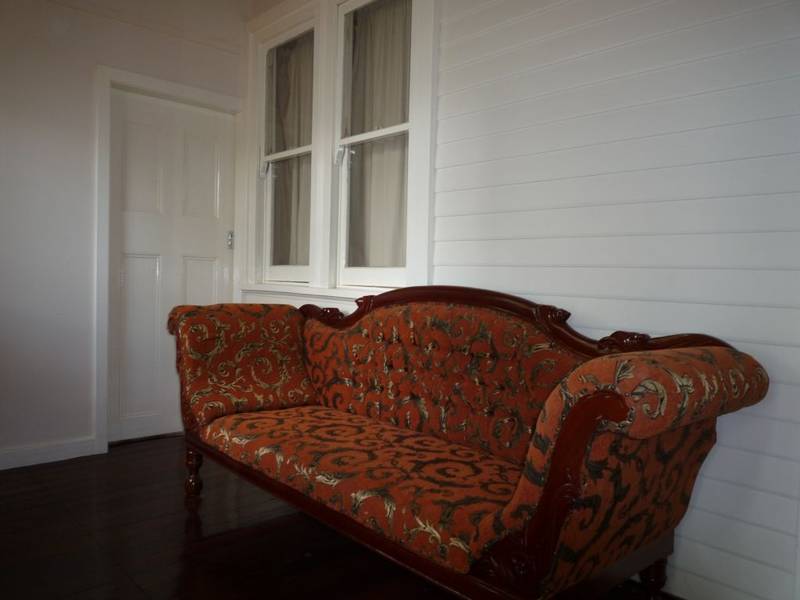 HOMELY COTTAGE APPEAL WITH LOTS ON OFFER Picture 2