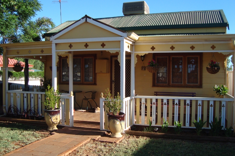 Cute Country Cottage Picture 1