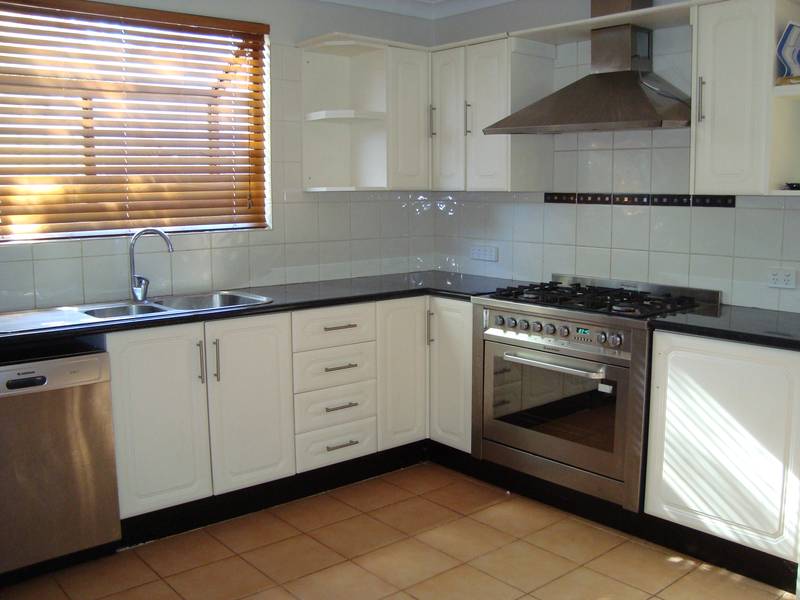 COMFORTABLE HOME WITH ALL YOU NEED Picture 3