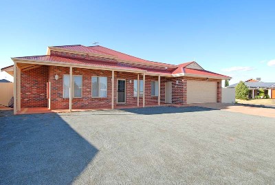 Brand New Classy Home in Sought after Estate Picture