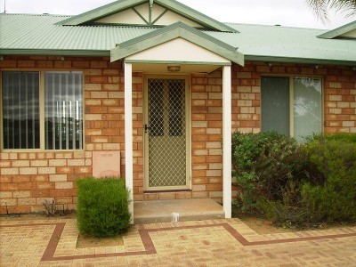 CLOSE TO TOWN & HOSPITAL Picture