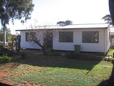 Lamington $180.00 p/w Picture