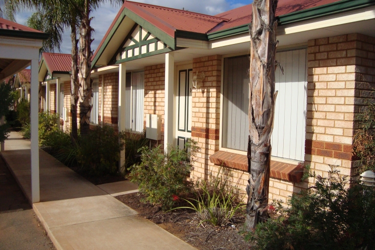 JUST STROLL IN & UNWIND Picture 1