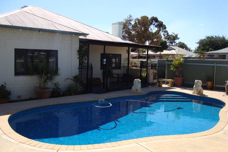 HIDDEN CHARM! Picture 1