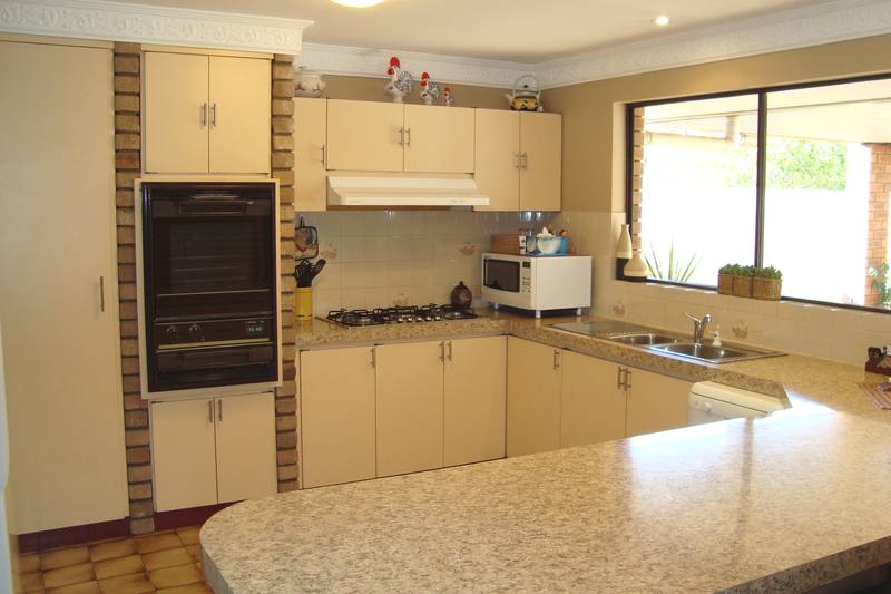 FAMILY HOME WITH THE LOT! Picture 3