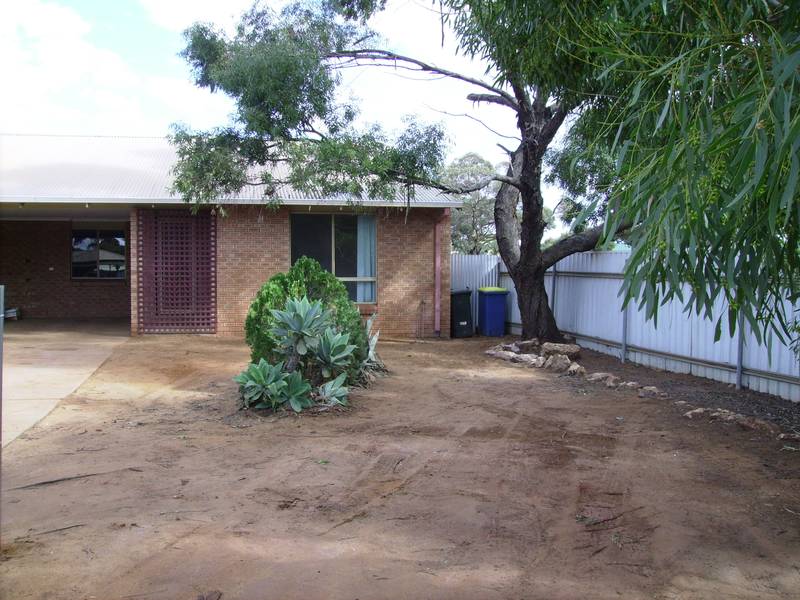 Located in quiet culdesac. $260.00 NEGOTIABLE! Picture 1