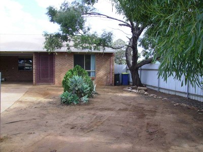 Located in quiet culdesac. $260.00 NEGOTIABLE! Picture