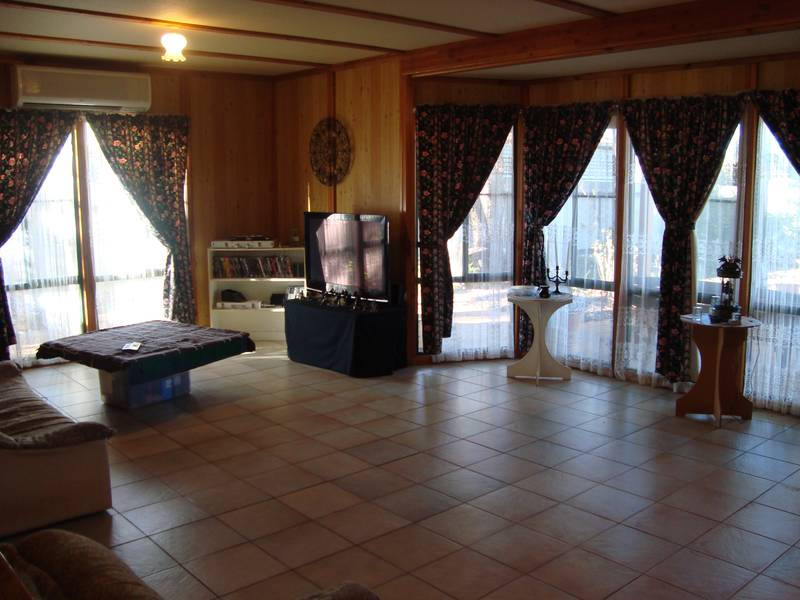 CALLING ALL HOME BUYERS! Picture 3