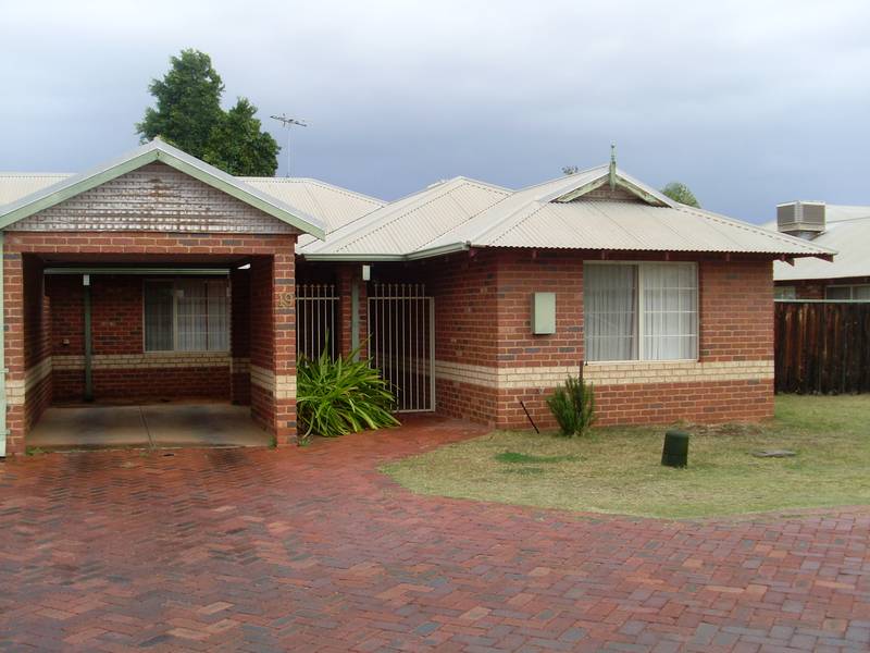 HUGE UNIT - GREAT COMPLEX Picture 1