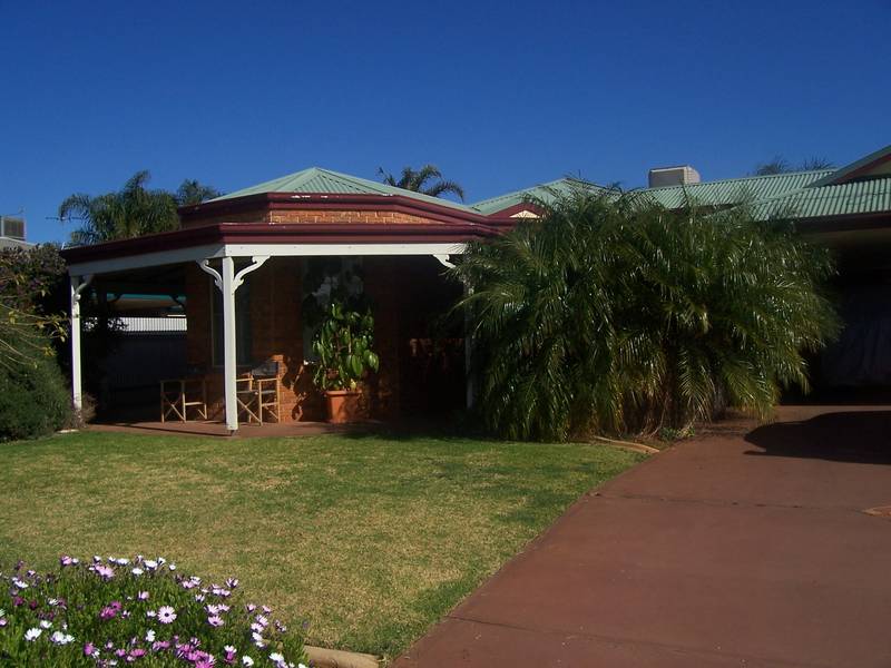 In Sought After Somerville + Pool + 1 Weeks Free Rent Picture 1